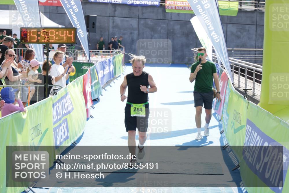 10.08.2025 - GEWOBA Citytriathlon Bremen H.Heesch http://msf.ph/oto/8555491 10.08.2025 15:59:48 Ziel 284 meine-sportfotos.de
