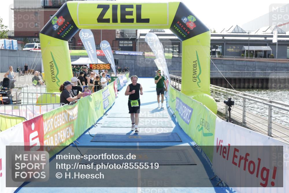 10.08.2025 - GEWOBA Citytriathlon Bremen H.Heesch http://msf.ph/oto/8555519 10.08.2025 15:59:50 Ziel 284 meine-sportfotos.de