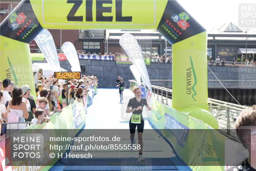 10.08.2025 - GEWOBA Citytriathlon Bremen H.Heesch http://msf.ph/oto/8555558 10.08.2025 15:24:24 Ziel 18, 152, 325, 346 meine-sportfotos.de