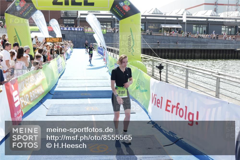 10.08.2025 - GEWOBA Citytriathlon Bremen H.Heesch http://msf.ph/oto/8555565 10.08.2025 15:24:25 Ziel 18, 19, 152, 325, 346 meine-sportfotos.de