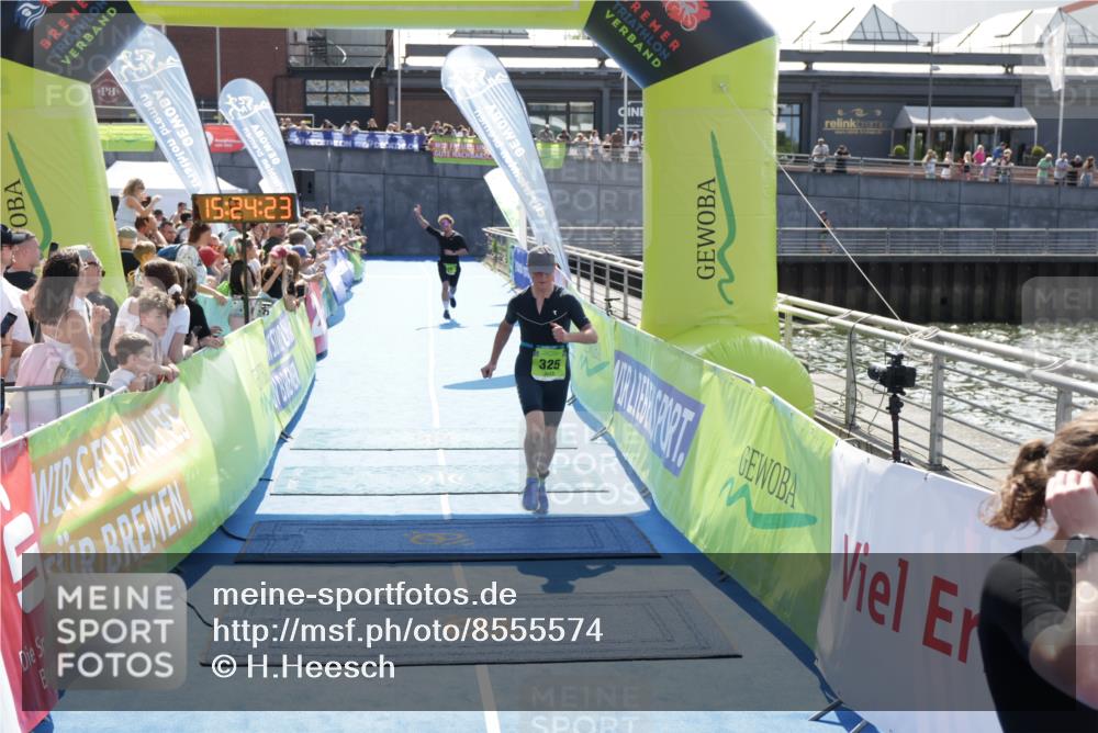 10.08.2025 - GEWOBA Citytriathlon Bremen H.Heesch http://msf.ph/oto/8555574 10.08.2025 15:24:27 Ziel 18, 19, 325, 346 meine-sportfotos.de