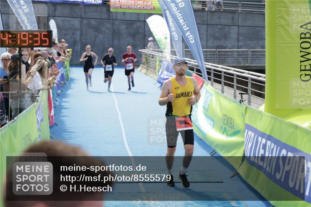 10.08.2025 - GEWOBA Citytriathlon Bremen H.Heesch http://msf.ph/oto/8555579 10.08.2025 14:19:39 Ziel 667, 1017 meine-sportfotos.de