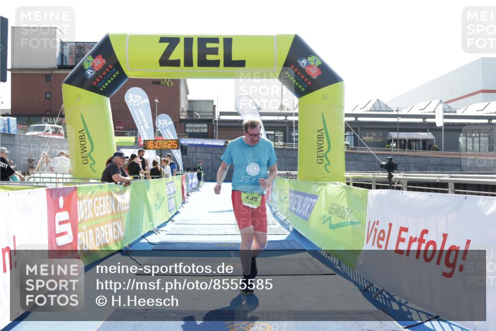 10.08.2025 - GEWOBA Citytriathlon Bremen H.Heesch http://msf.ph/oto/8555585 10.08.2025 16:01:29 Ziel 236 meine-sportfotos.de