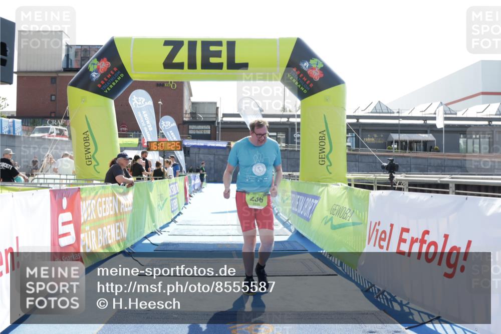 10.08.2025 - GEWOBA Citytriathlon Bremen H.Heesch http://msf.ph/oto/8555587 10.08.2025 16:01:29 Ziel 236 meine-sportfotos.de