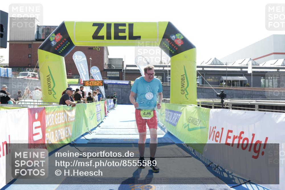 10.08.2025 - GEWOBA Citytriathlon Bremen H.Heesch http://msf.ph/oto/8555589 10.08.2025 16:01:29 Ziel 236 meine-sportfotos.de