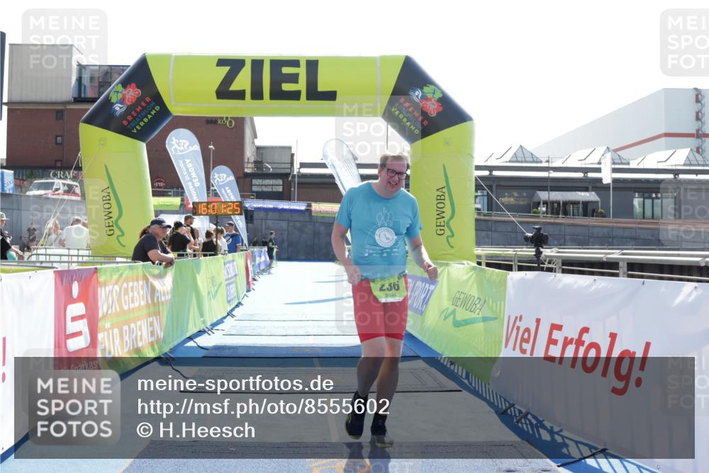 10.08.2025 - GEWOBA Citytriathlon Bremen H.Heesch http://msf.ph/oto/8555602 10.08.2025 16:01:29 Ziel 236 meine-sportfotos.de
