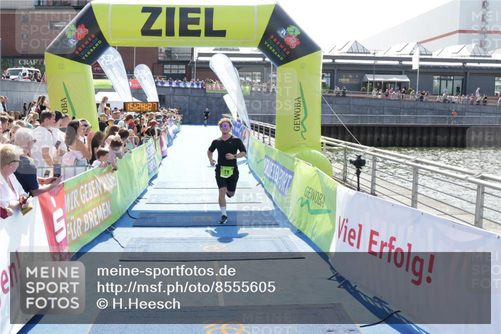10.08.2025 - GEWOBA Citytriathlon Bremen H.Heesch http://msf.ph/oto/8555605 10.08.2025 15:24:31 Ziel 19, 325, 346 meine-sportfotos.de
