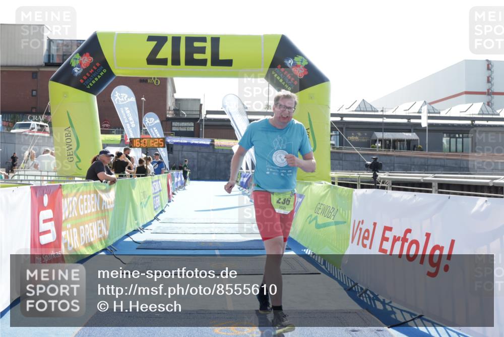 10.08.2025 - GEWOBA Citytriathlon Bremen H.Heesch http://msf.ph/oto/8555610 10.08.2025 16:01:29 Ziel 236 meine-sportfotos.de