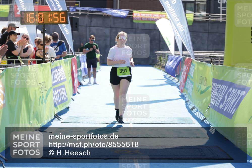 10.08.2025 - GEWOBA Citytriathlon Bremen H.Heesch http://msf.ph/oto/8555618 10.08.2025 16:02:00 Ziel 391 meine-sportfotos.de