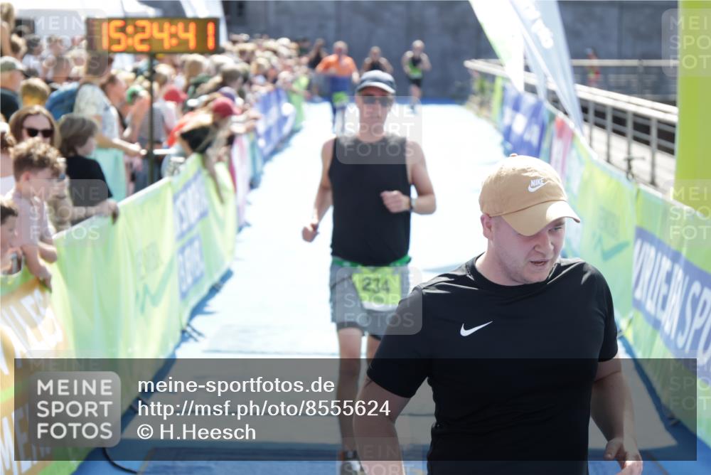 10.08.2025 - GEWOBA Citytriathlon Bremen H.Heesch http://msf.ph/oto/8555624 10.08.2025 15:24:45 Ziel 51, 234 meine-sportfotos.de