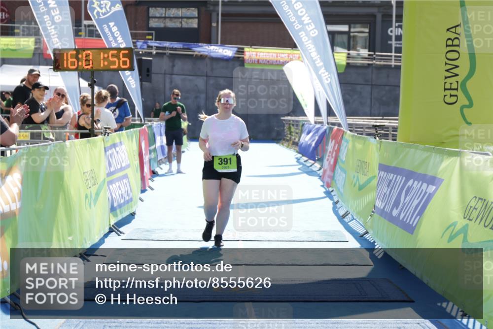 10.08.2025 - GEWOBA Citytriathlon Bremen H.Heesch http://msf.ph/oto/8555626 10.08.2025 16:02:00 Ziel 391 meine-sportfotos.de