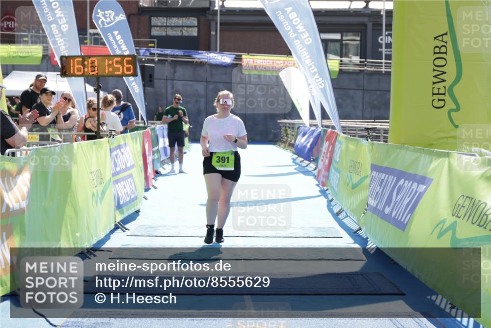10.08.2025 - GEWOBA Citytriathlon Bremen H.Heesch http://msf.ph/oto/8555629 10.08.2025 16:02:00 Ziel 391 meine-sportfotos.de
