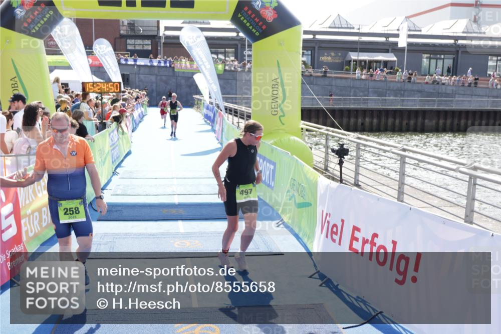 10.08.2025 - GEWOBA Citytriathlon Bremen H.Heesch http://msf.ph/oto/8555658 10.08.2025 15:24:54 Ziel 258, 280, 453, 497 meine-sportfotos.de