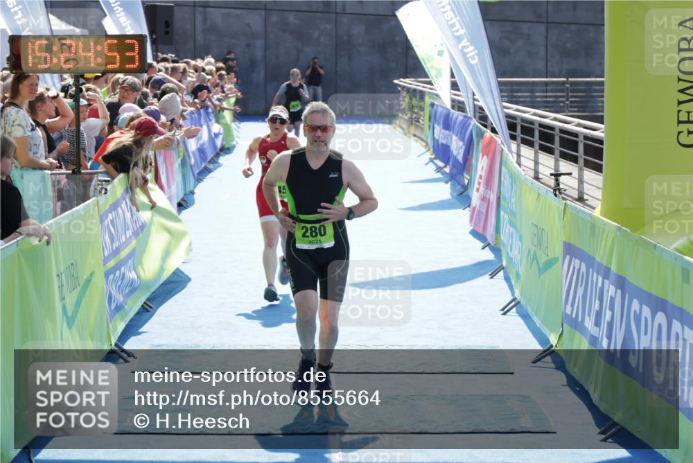 10.08.2025 - GEWOBA Citytriathlon Bremen H.Heesch http://msf.ph/oto/8555664 10.08.2025 15:24:57 Ziel 258, 280, 453, 474, 497 meine-sportfotos.de