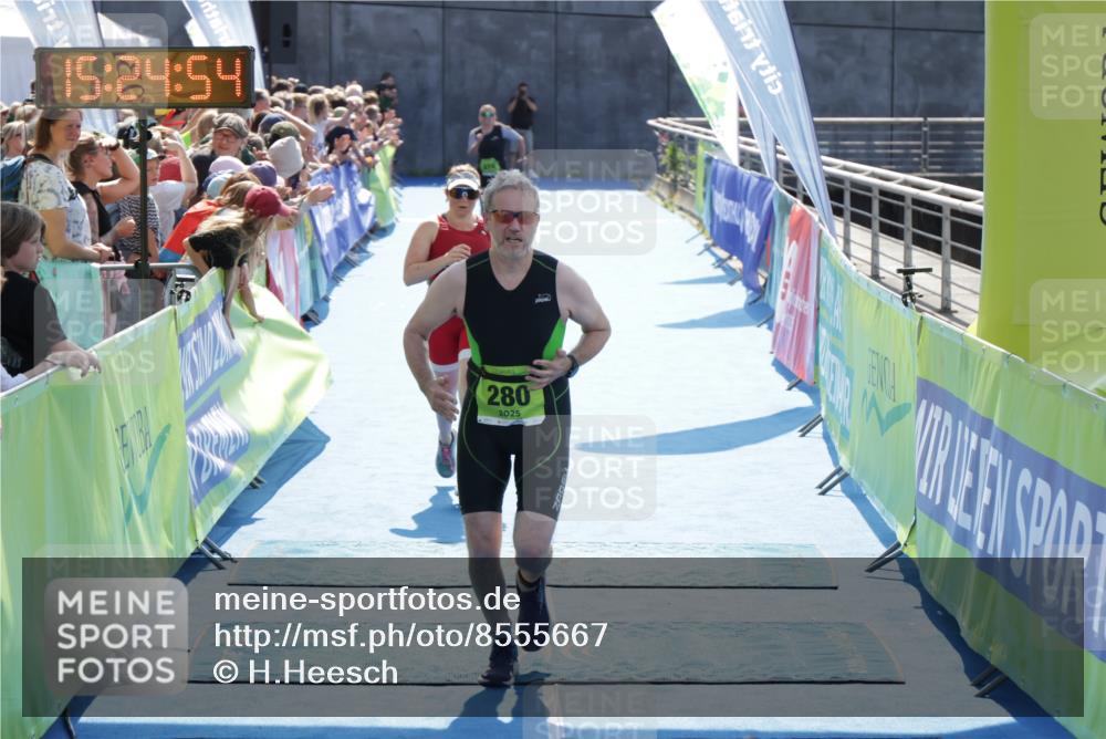 10.08.2025 - GEWOBA Citytriathlon Bremen H.Heesch http://msf.ph/oto/8555667 10.08.2025 15:24:58 Ziel 258, 280, 453, 474, 497 meine-sportfotos.de