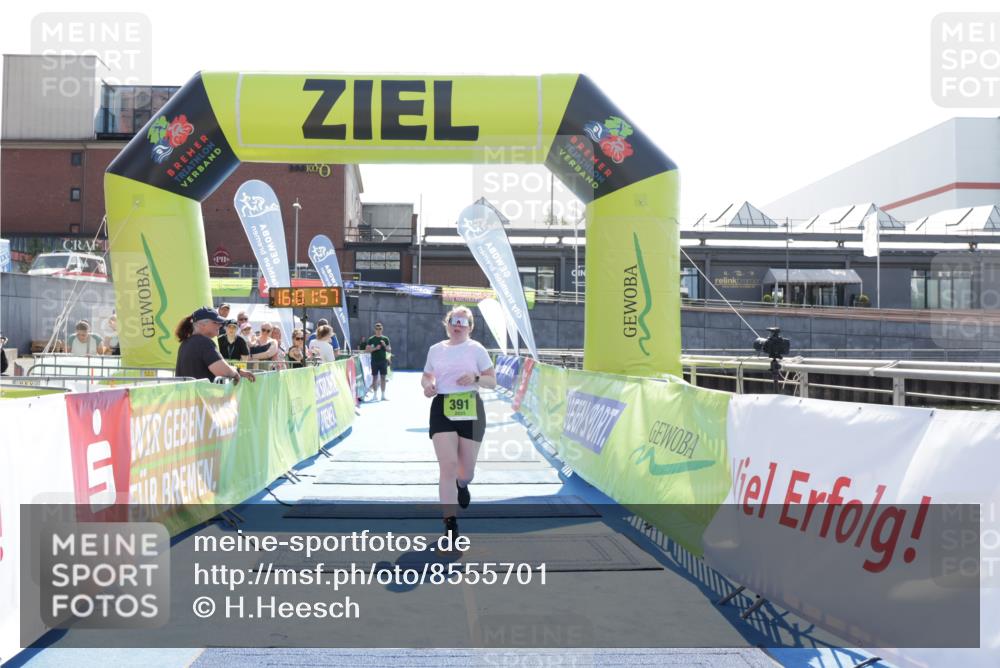 10.08.2025 - GEWOBA Citytriathlon Bremen H.Heesch http://msf.ph/oto/8555701 10.08.2025 16:02:01 Ziel 391 meine-sportfotos.de