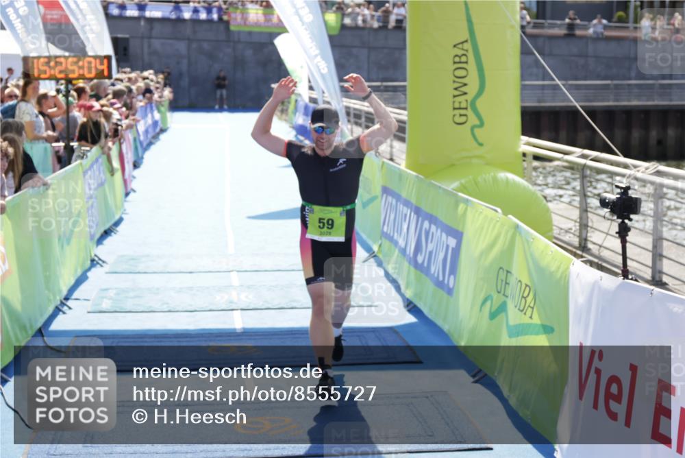10.08.2025 - GEWOBA Citytriathlon Bremen H.Heesch http://msf.ph/oto/8555727 10.08.2025 15:25:08 Ziel 59, 474 meine-sportfotos.de