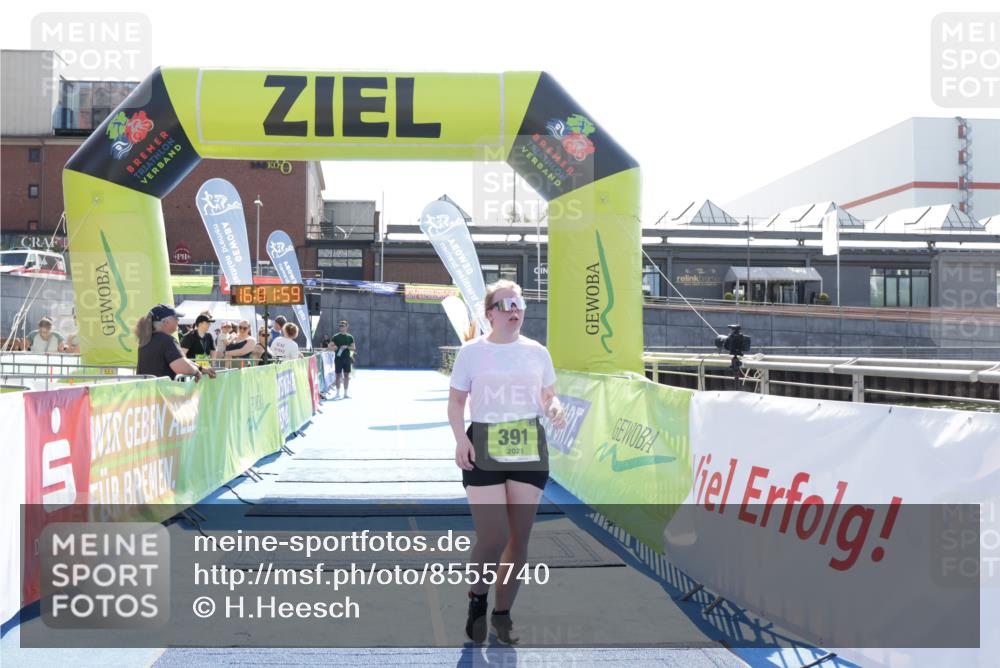 10.08.2025 - GEWOBA Citytriathlon Bremen H.Heesch http://msf.ph/oto/8555740 10.08.2025 16:02:03 Ziel 391 meine-sportfotos.de