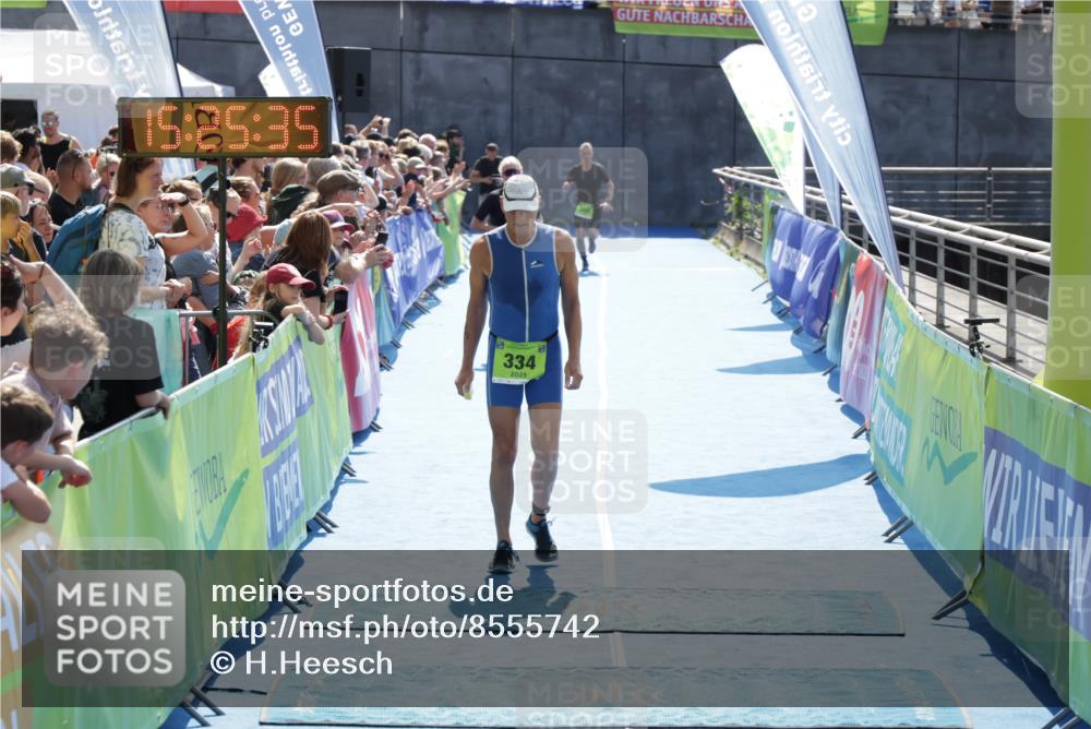10.08.2025 - GEWOBA Citytriathlon Bremen H.Heesch http://msf.ph/oto/8555742 10.08.2025 15:25:39 Ziel 306, 334, 408 meine-sportfotos.de