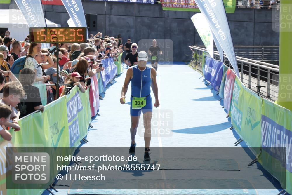 10.08.2025 - GEWOBA Citytriathlon Bremen H.Heesch http://msf.ph/oto/8555747 10.08.2025 15:25:39 Ziel 306, 334, 408 meine-sportfotos.de