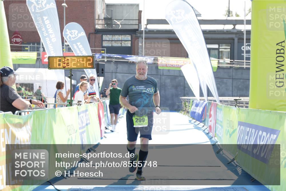 10.08.2025 - GEWOBA Citytriathlon Bremen H.Heesch http://msf.ph/oto/8555748 10.08.2025 16:02:46 Ziel 299 meine-sportfotos.de