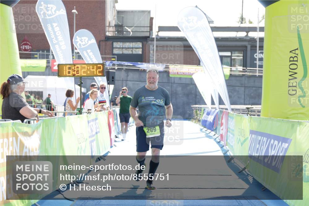 10.08.2025 - GEWOBA Citytriathlon Bremen H.Heesch http://msf.ph/oto/8555751 10.08.2025 16:02:46 Ziel 299 meine-sportfotos.de