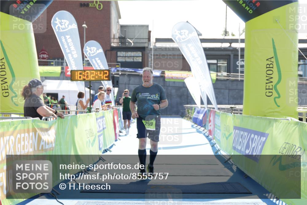 10.08.2025 - GEWOBA Citytriathlon Bremen H.Heesch http://msf.ph/oto/8555757 10.08.2025 16:02:46 Ziel 299 meine-sportfotos.de
