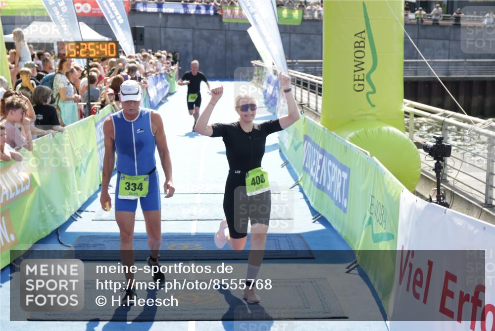 10.08.2025 - GEWOBA Citytriathlon Bremen H.Heesch http://msf.ph/oto/8555768 10.08.2025 15:25:44 Ziel 306, 334, 408 meine-sportfotos.de