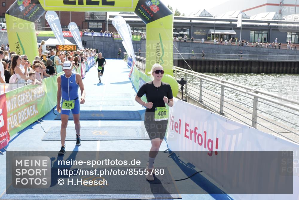 10.08.2025 - GEWOBA Citytriathlon Bremen H.Heesch http://msf.ph/oto/8555780 10.08.2025 15:25:45 Ziel 306, 334, 408 meine-sportfotos.de