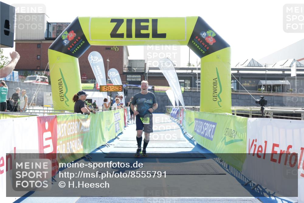 10.08.2025 - GEWOBA Citytriathlon Bremen H.Heesch http://msf.ph/oto/8555791 10.08.2025 16:02:47 Ziel 299 meine-sportfotos.de