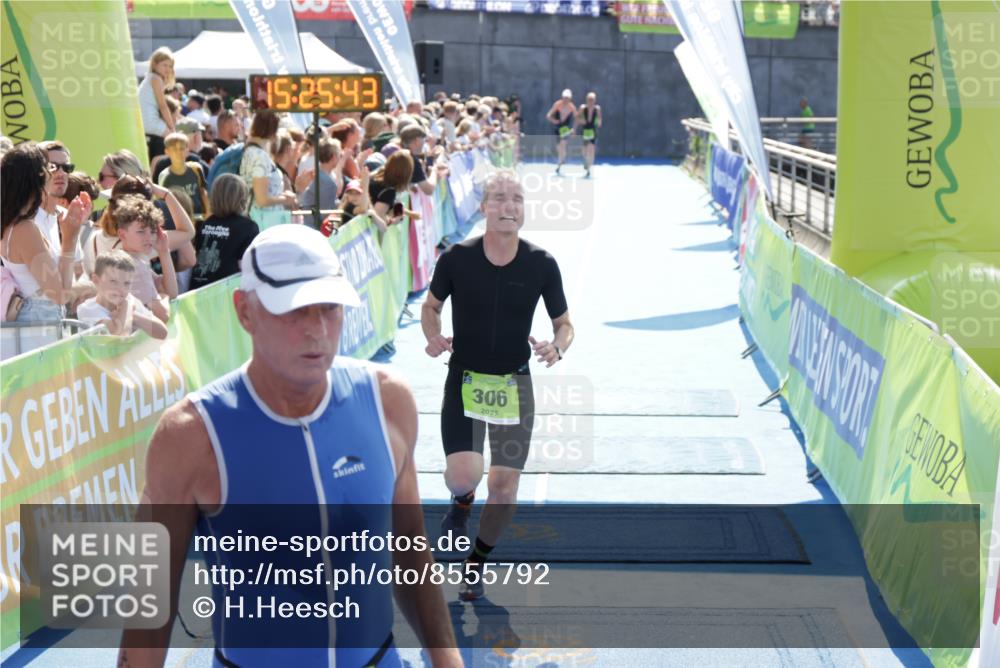 10.08.2025 - GEWOBA Citytriathlon Bremen H.Heesch http://msf.ph/oto/8555792 10.08.2025 15:25:47 Ziel 306, 311, 334, 408 meine-sportfotos.de