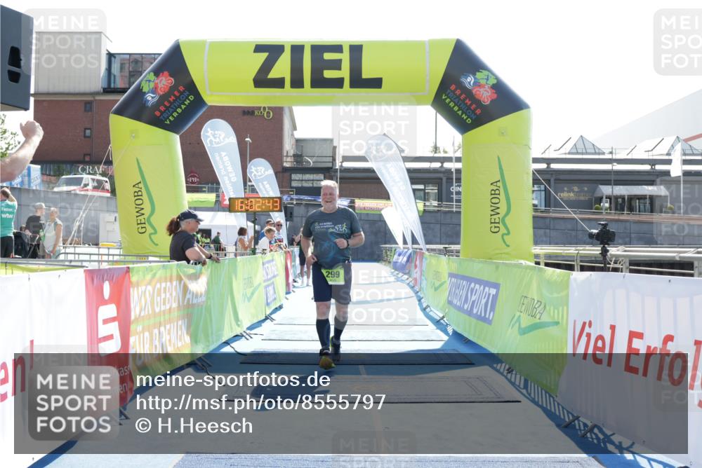 10.08.2025 - GEWOBA Citytriathlon Bremen H.Heesch http://msf.ph/oto/8555797 10.08.2025 16:02:47 Ziel 299 meine-sportfotos.de