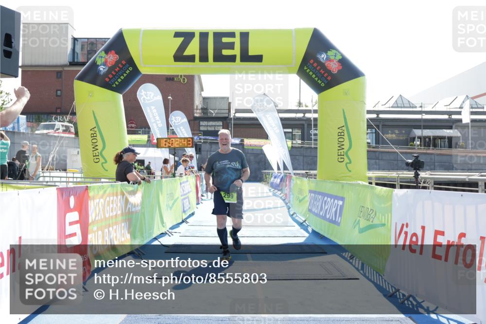 10.08.2025 - GEWOBA Citytriathlon Bremen H.Heesch http://msf.ph/oto/8555803 10.08.2025 16:02:47 Ziel 299 meine-sportfotos.de