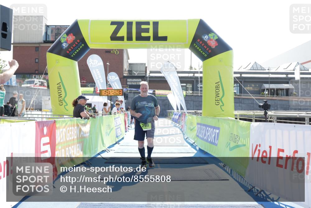 10.08.2025 - GEWOBA Citytriathlon Bremen H.Heesch http://msf.ph/oto/8555808 10.08.2025 16:02:47 Ziel 299 meine-sportfotos.de
