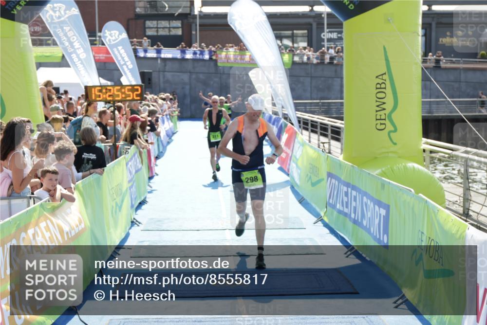 10.08.2025 - GEWOBA Citytriathlon Bremen H.Heesch http://msf.ph/oto/8555817 10.08.2025 15:25:56 Ziel 298, 311, 323 meine-sportfotos.de