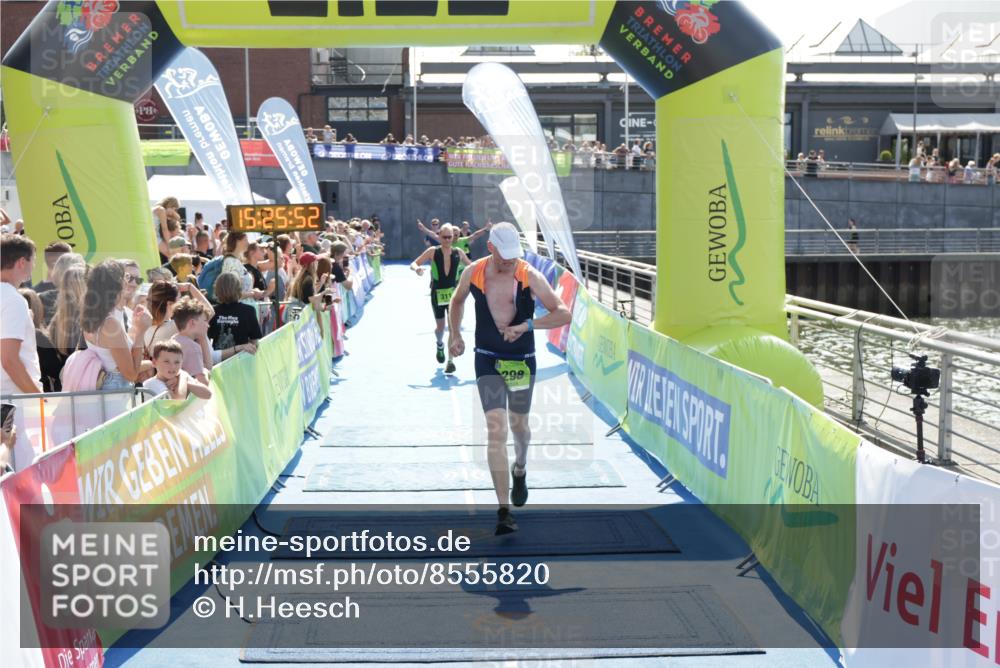 10.08.2025 - GEWOBA Citytriathlon Bremen H.Heesch http://msf.ph/oto/8555820 10.08.2025 15:25:56 Ziel 298, 311, 323 meine-sportfotos.de
