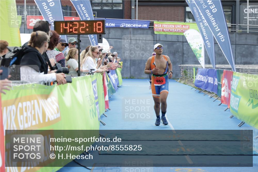 10.08.2025 - GEWOBA Citytriathlon Bremen H.Heesch http://msf.ph/oto/8555825 10.08.2025 14:22:22 Ziel 655, 689 meine-sportfotos.de