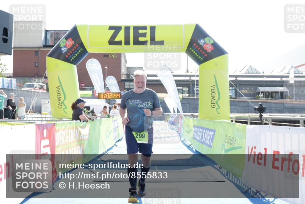 10.08.2025 - GEWOBA Citytriathlon Bremen H.Heesch http://msf.ph/oto/8555833 10.08.2025 16:02:49 Ziel 299 meine-sportfotos.de
