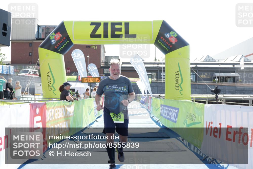 10.08.2025 - GEWOBA Citytriathlon Bremen H.Heesch http://msf.ph/oto/8555839 10.08.2025 16:02:49 Ziel 299 meine-sportfotos.de