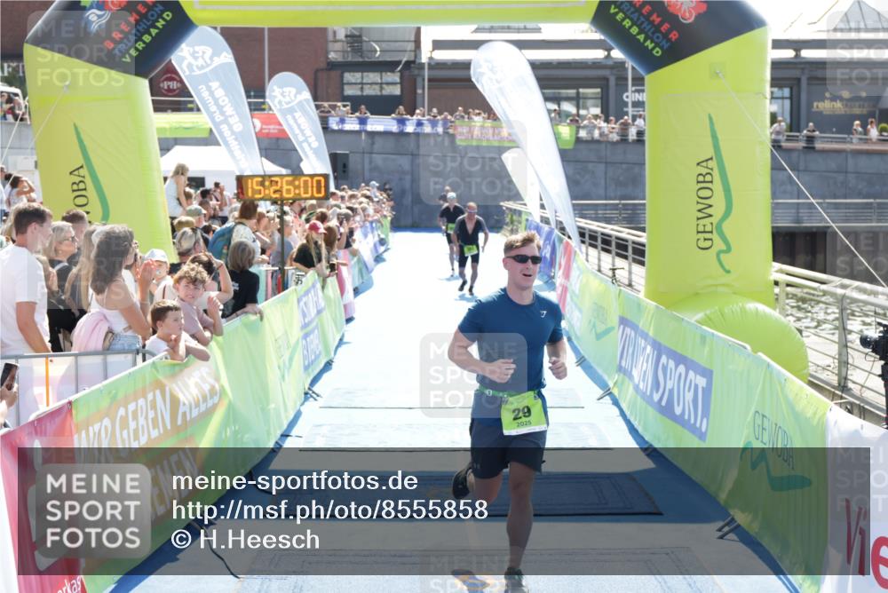 10.08.2025 - GEWOBA Citytriathlon Bremen H.Heesch http://msf.ph/oto/8555858 10.08.2025 15:26:04 Ziel 29, 205, 323 meine-sportfotos.de