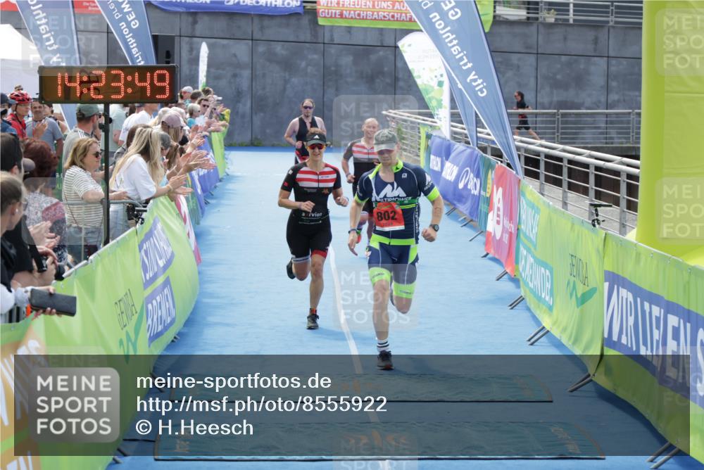 10.08.2025 - GEWOBA Citytriathlon Bremen H.Heesch http://msf.ph/oto/8555922 10.08.2025 14:23:53 Ziel 567, 802, 915 meine-sportfotos.de