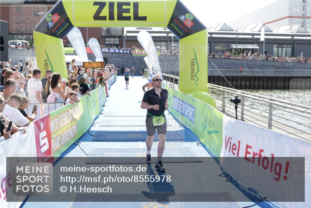 10.08.2025 - GEWOBA Citytriathlon Bremen H.Heesch http://msf.ph/oto/8555978 10.08.2025 15:26:45 Ziel 86, 401, 441 meine-sportfotos.de