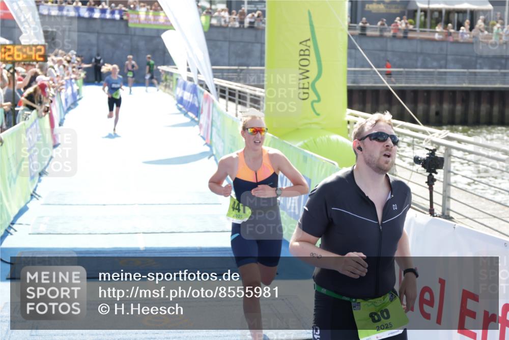 10.08.2025 - GEWOBA Citytriathlon Bremen H.Heesch http://msf.ph/oto/8555981 10.08.2025 15:26:46 Ziel 86, 401, 441 meine-sportfotos.de