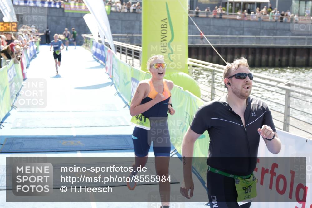 10.08.2025 - GEWOBA Citytriathlon Bremen H.Heesch http://msf.ph/oto/8555984 10.08.2025 15:26:46 Ziel 86, 401, 441 meine-sportfotos.de