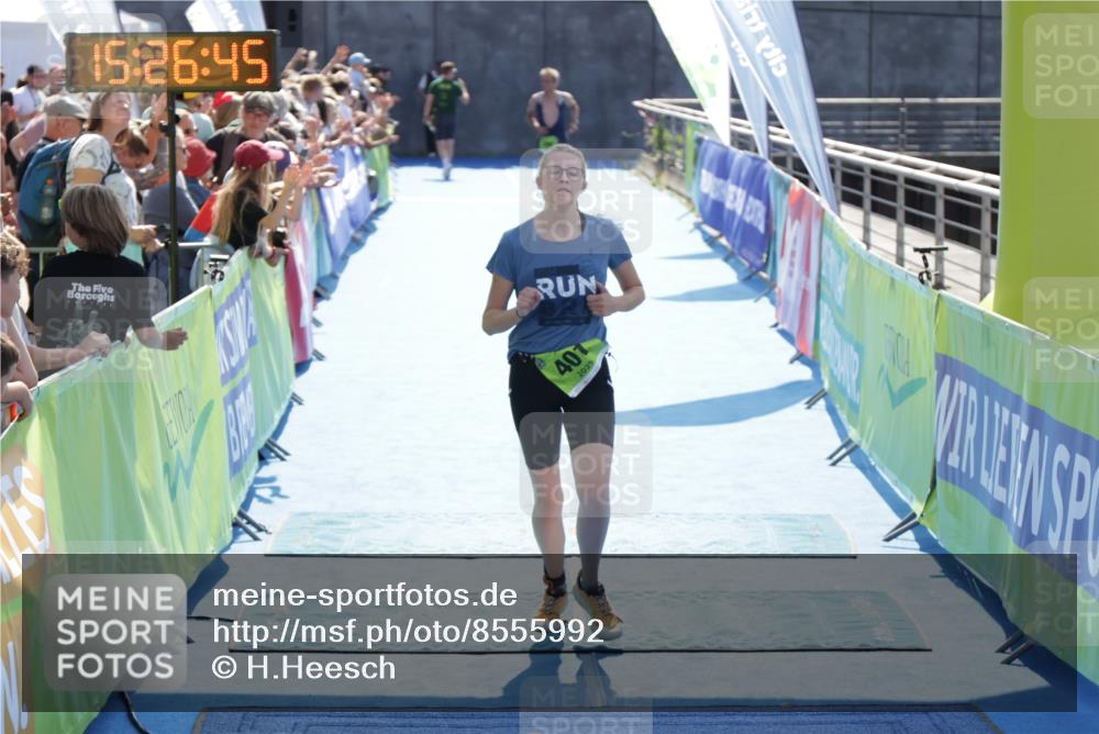 10.08.2025 - GEWOBA Citytriathlon Bremen H.Heesch http://msf.ph/oto/8555992 10.08.2025 15:26:49 Ziel 86, 401, 441 meine-sportfotos.de