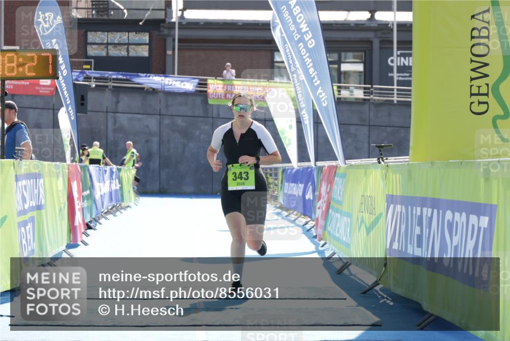 10.08.2025 - GEWOBA Citytriathlon Bremen H.Heesch http://msf.ph/oto/8556031 10.08.2025 16:08:31 Ziel 343 meine-sportfotos.de