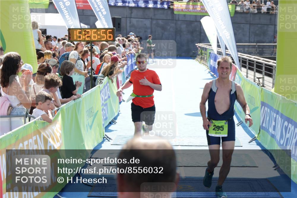 10.08.2025 - GEWOBA Citytriathlon Bremen H.Heesch http://msf.ph/oto/8556032 10.08.2025 15:27:00 Ziel 131, 295 meine-sportfotos.de