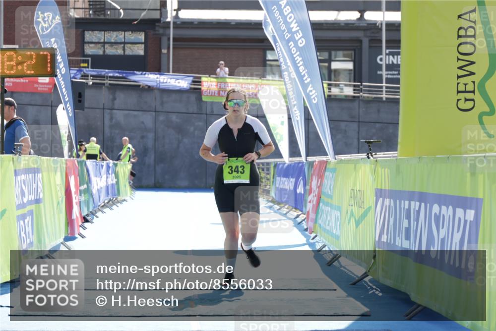 10.08.2025 - GEWOBA Citytriathlon Bremen H.Heesch http://msf.ph/oto/8556033 10.08.2025 16:08:31 Ziel 343 meine-sportfotos.de