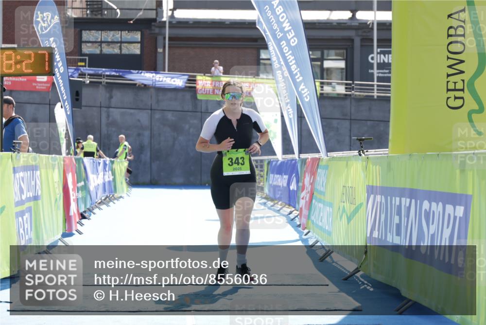 10.08.2025 - GEWOBA Citytriathlon Bremen H.Heesch http://msf.ph/oto/8556036 10.08.2025 16:08:31 Ziel 343 meine-sportfotos.de
