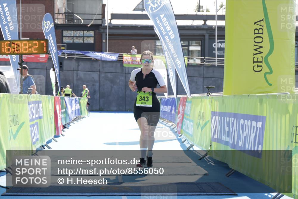 10.08.2025 - GEWOBA Citytriathlon Bremen H.Heesch http://msf.ph/oto/8556050 10.08.2025 16:08:31 Ziel 343 meine-sportfotos.de